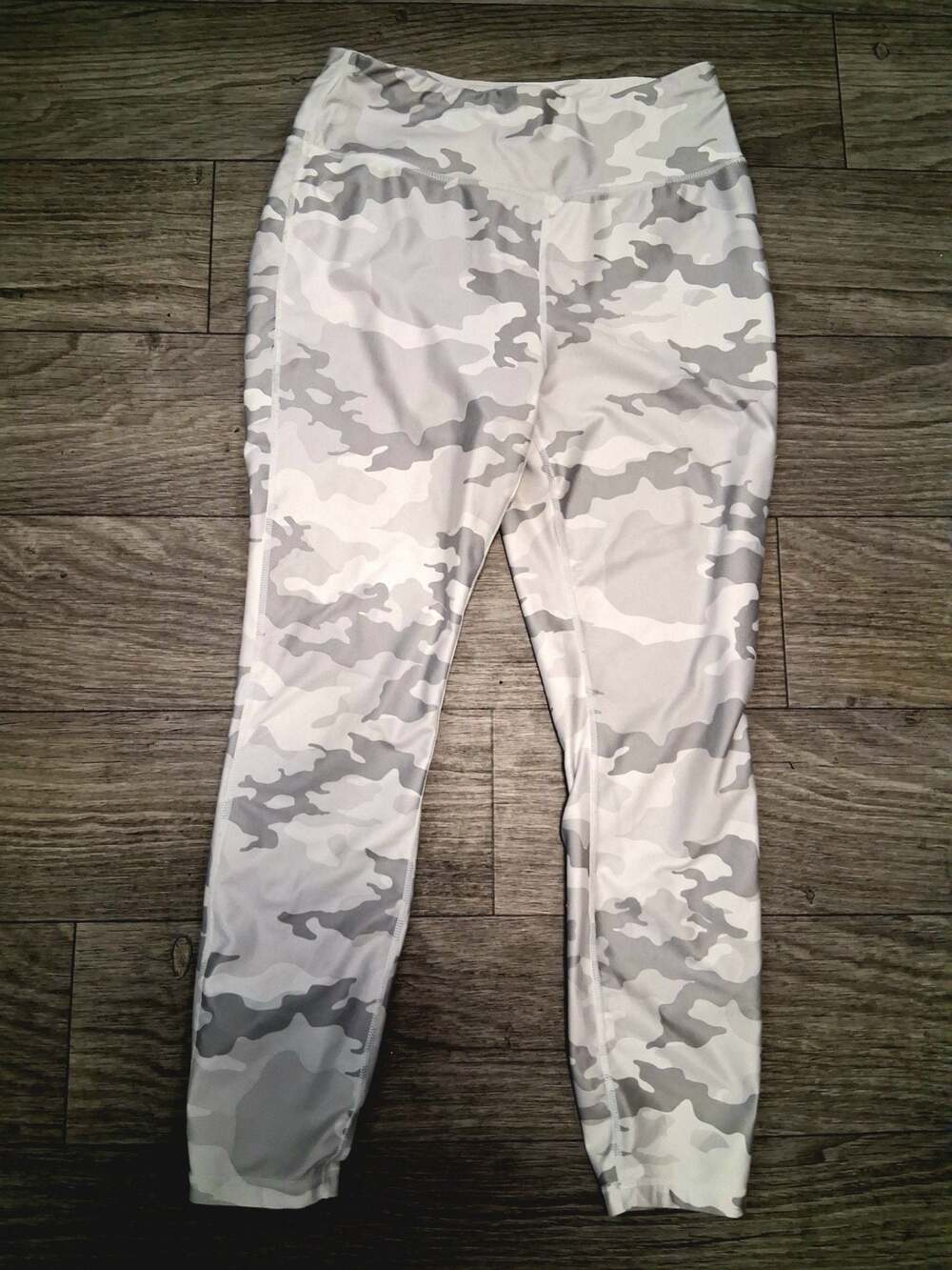 Avia Women's Gray White Camo Athletic Leggings Size M (8-10)